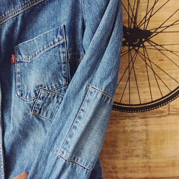 Levi’s Western Tailored Snap Button Up Shirt - Picture 3 of 8